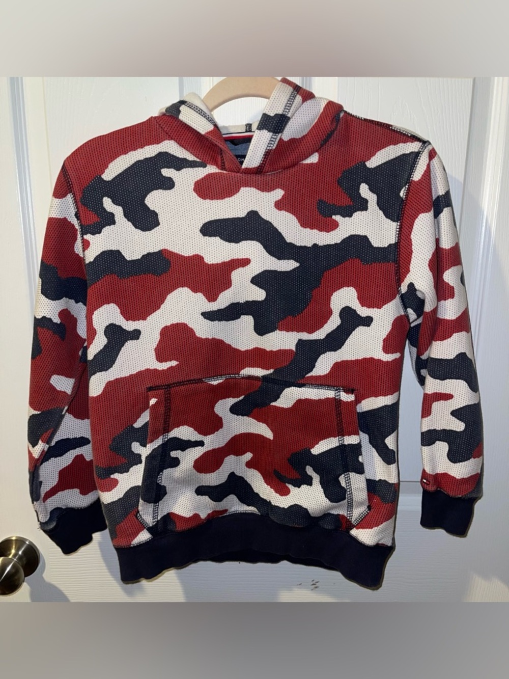 Tommy Hilfigar boys Medium 12/14 blue red white camo longe sleeve shirt